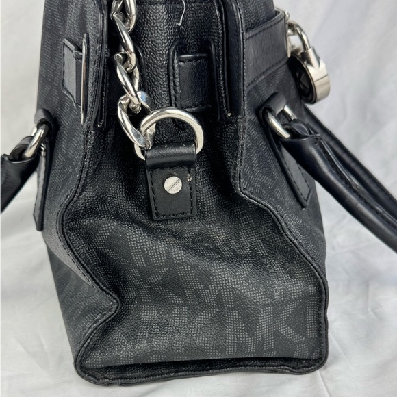 Michael Kors Hamilton Signature MK
Black Shoulder bag Handbag Saffiano
Leather - Picture 8 of 15